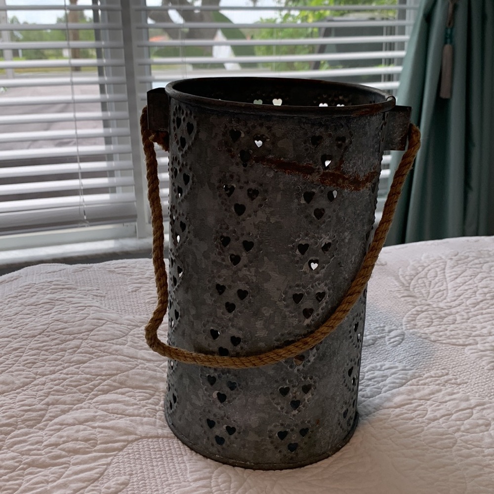 Galvanized heart lantern with rope handle - Picture 2 of 6